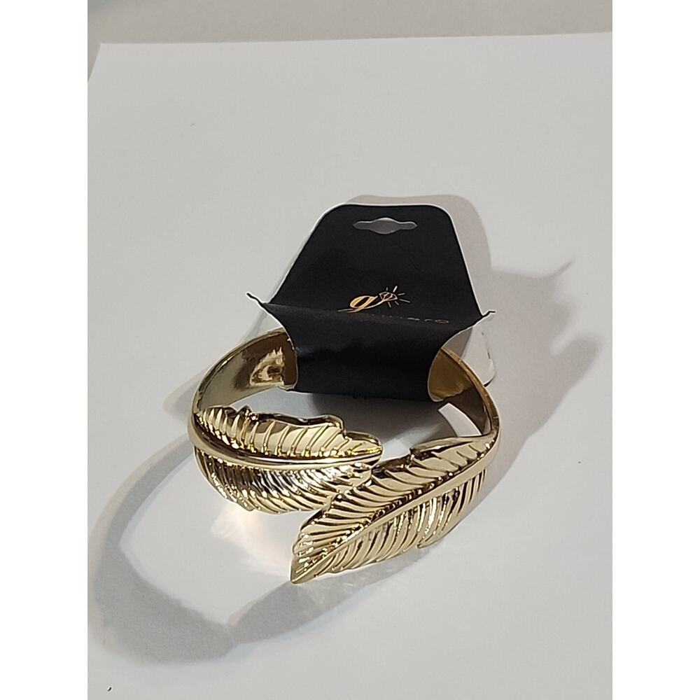 G by Gennaro Cuff Leaf Bracelet Clamp Shut Gold Textured Design